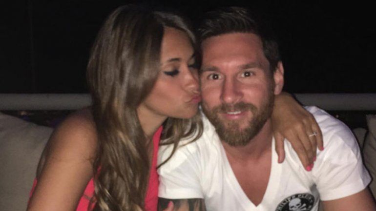Leo Messi y Anto Rocuzzo le pusieron fecha a la boda