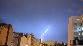 Llegan las tormentas eléctricas, los chaparrones y el granizo a Neuquén