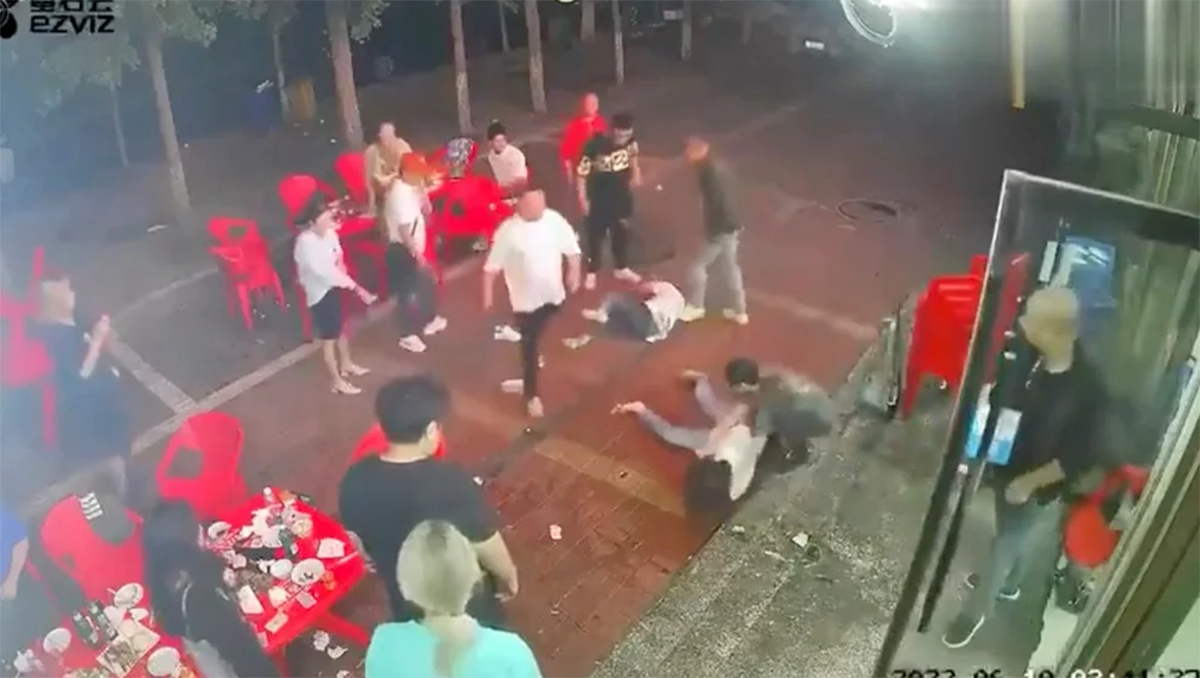 Video: la repudiable golpiza a cuatro mujeres en un restaurante de China