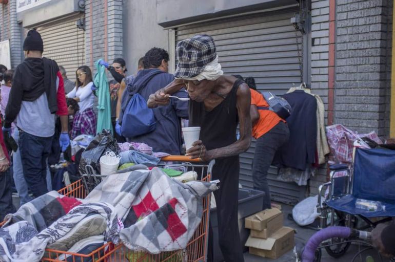 Donald Trump firmó un polémico decreto para internar a personas en situación de calle