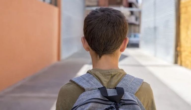 Un chico de 13 años llevó a juicio a su mamá por pegarle una cachetada: qué determinó la Justicia