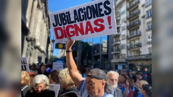 Una protesta en Buenos Aires en contra del ajuste a los jubilados.&nbsp;