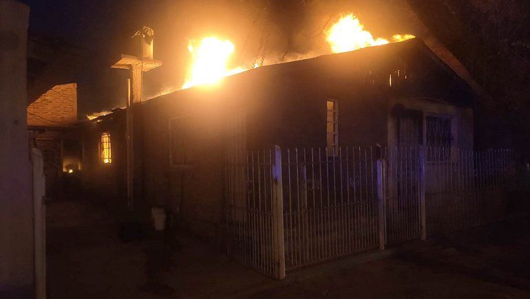 El fuego destruyó una casa en el Luis Piedrabuena