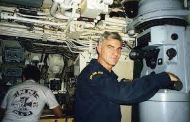 El Capitán de Navío (RE) Guillermo Tibaldi en sus tiempos de submarinista: fue comandante del ARA San Juan. El Capitán de Navío (RE) Guillermo Tibaldi en sus tiempos de submarinista: fue comandante del ARA San Juan.