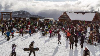 con una intensa nevada, chapelco despide hoy la temporada 2017
