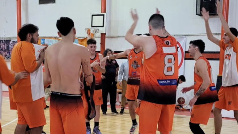 Petrolero festejó una victoria agónica en La Cueva. Foto: 299deportes