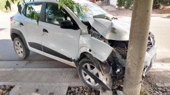 se quedo dormido y se estrello contra un poste de cemento se quedo dormido y se estrello contra un poste de cemento