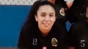 Conmoción en Chubut: Fátima Ñanculeo tenía 19 años y murió jugando al futsal. Conmoción en Chubut: Fátima Ñanculeo tenía 19 años y murió jugando al futsal.