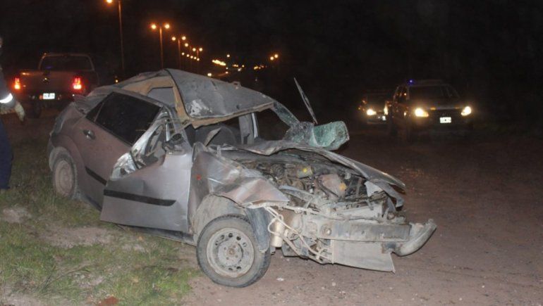 El vuelco se produjo en la Ruta 7, en la mano que va desde Neuquén a Centenario.