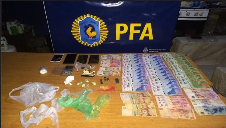 Cinco detenidos en allanamientos a tres kioscos narcos