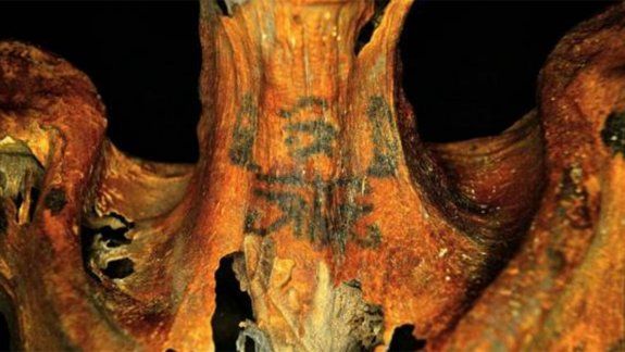 El extraño caso de los tatuajes en una momia de 3.000 años