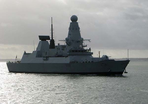 Tras los juegos llega buque de guerra inglés a Malvinas