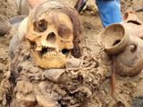 Se trata de la momia de una mujer de entre 20 y 25 años, que tendría una antigüedad de entre 900 y 1.000 años. 
