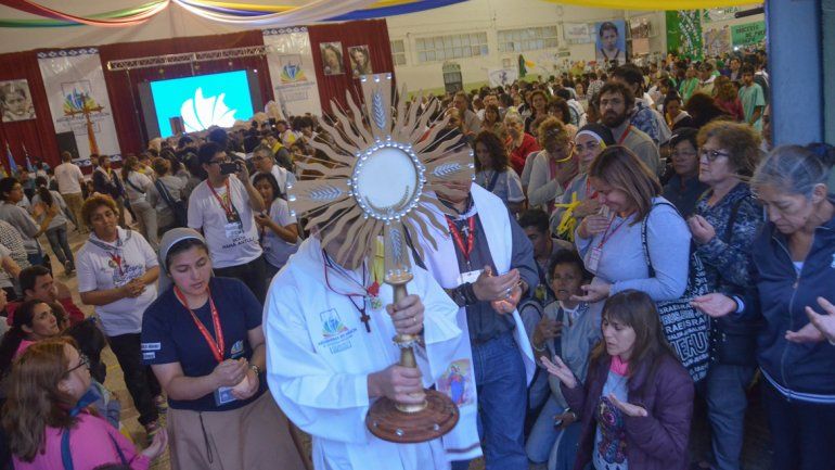 Feligreses caminaron hasta la Catedral&nbsp; en el marco de un congreso.
