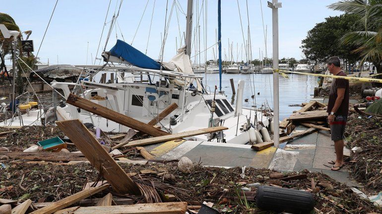 La mayoría de la gente debe permanecer en sus casas porque el Gobierno todavía no levantó el toque de queda. La gran Miami es una ciudad fantasma.