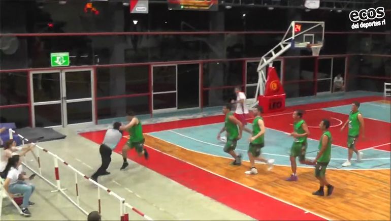 Tremenda agresión a un árbitro en un partido de básquet