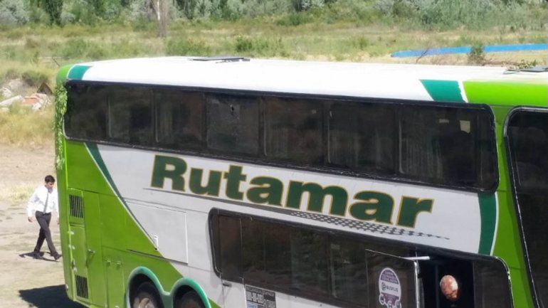 Atacaron el colectivo que trasladaba a los jugadores de Cipolletti