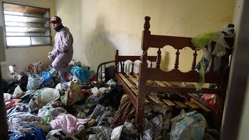 impactante operativo por un acumulador en neuquen: hace 18 anos vivia en la basura impactante operativo por un acumulador en neuquen: hace 18 anos vivia en la basura