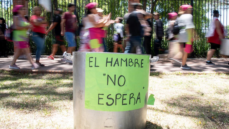 Organizaciones sociales comenzaron a movilizarse desde este martes frente a la Quinta de Olivos