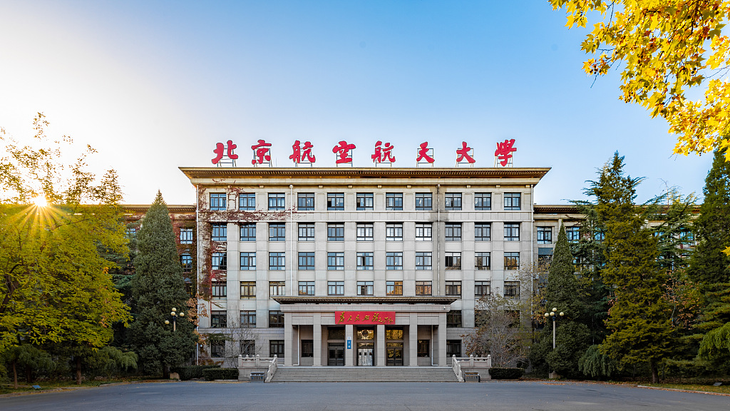 Científicos de la Universidad de Aeronáutica y Astronáutica de Nankín (NUAA), China, desarrollaron el W-DEG (Water-integrated Droplet Electricity Generator). Científicos de la Universidad de Aeronáutica y Astronáutica de Nankín (NUAA), China, desarrollaron el W-DEG (Water-integrated Droplet Electricity Generator).