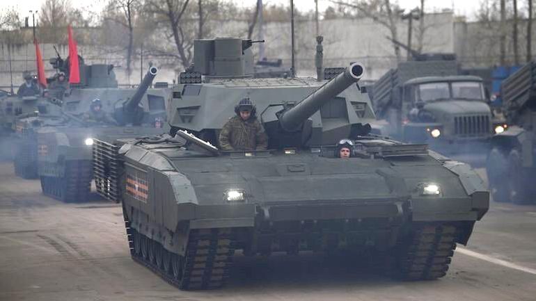 Tanques rusos T-14 Armata, uno de los más avanzados, en el frente ucraniano.