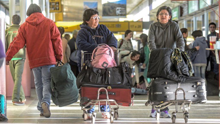 La terminal neuquina tuvo un gran movimiento de pasajeros.