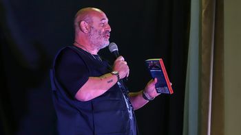 Santiago Cúneo visitó Neuquén para presentar su último libro Democracia Confereral II Santiago Cúneo visitó Neuquén para presentar su último libro Democracia Confereral II