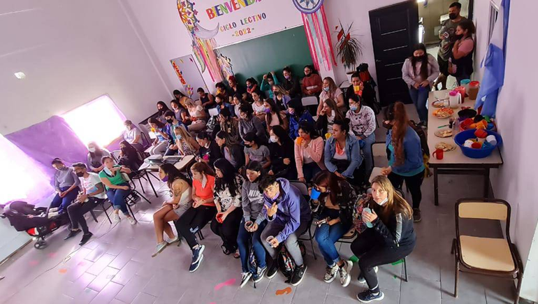 Denuncian aulas superpobladas en el instituto de formación docente