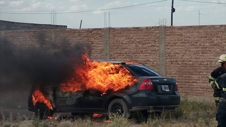 Se robaron un auto y lo prendieron fuego a los 5 minutos: así detuvieron a los responsables