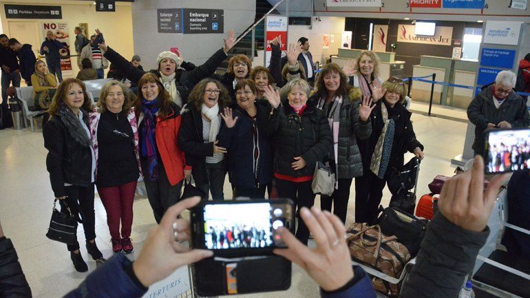 Viaje eterno: vuelven a egresar 50 años después