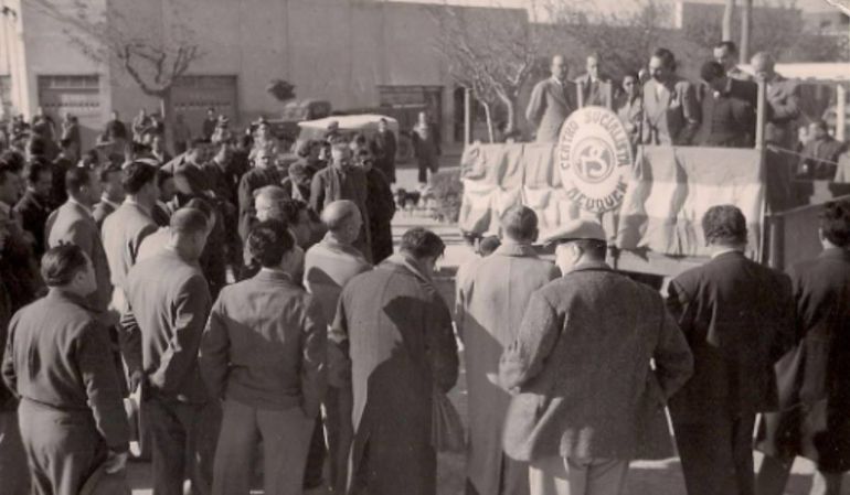 Acto Socialista en Avenida Argentina año1950.