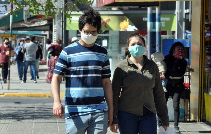 Aunque su uso es optativo, el barbijo se sigue comprando en las farmacias neuquinas