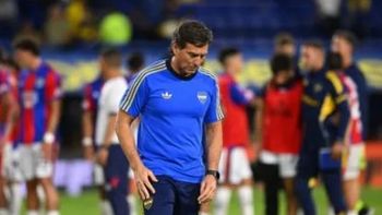 El entrenador se fue silbado por los hinchas de Boca en La Bombonera. El entrenador se fue silbado por los hinchas de Boca en La Bombonera.