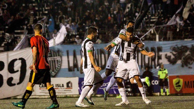 El Loco Padua ante Porra en un clásico con el Rojo y el festejo en otro partido. Cipo sumó más que todos.