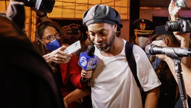 Preocupa la salud de Ronaldinho: Arranca a beber por la mañana