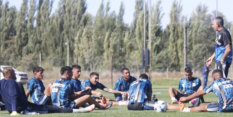 Deportivo Rincón enfrentó a Cipolletti.