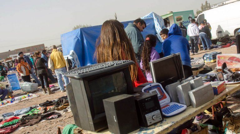 Secuestran celulares de alta gama en la feria de Unión de Mayo