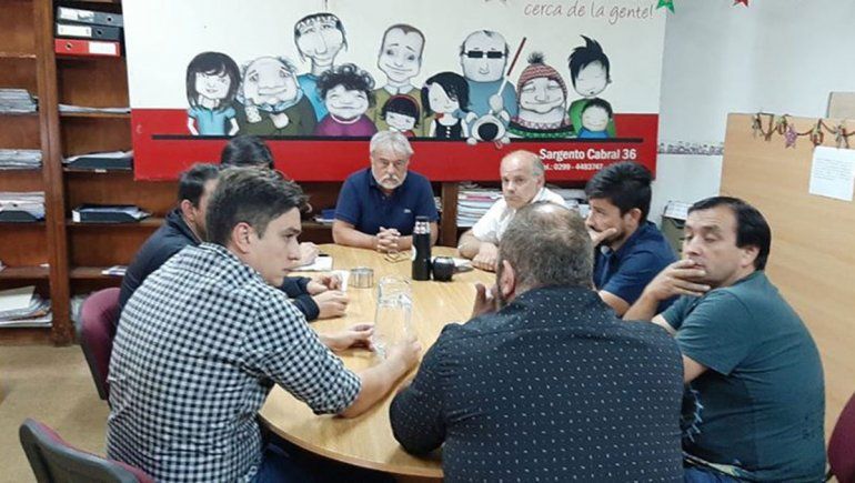 Buscan salida al reclamo de agua en la meseta