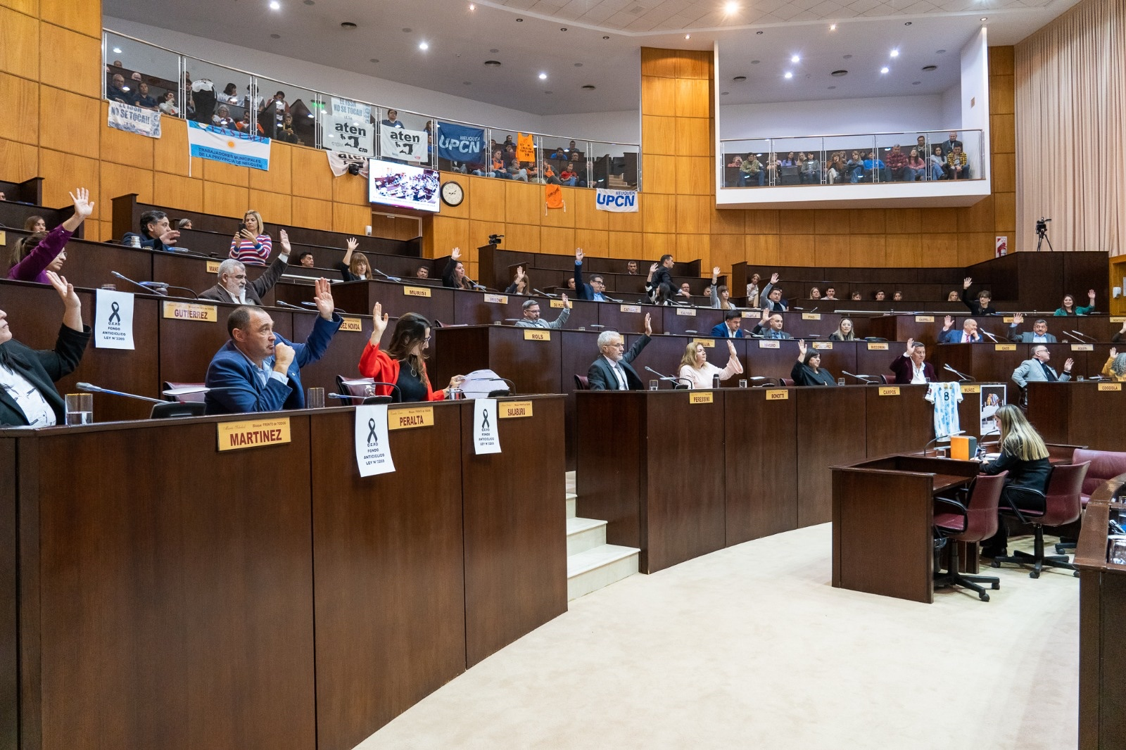Aprobaron la ley: estatales y docentes no pagan más ganancias