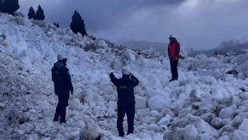 Un avalancha en Junín de los Andes causó complicaciones en un camino / Foto Prensa Parque Lanín Un avalancha en Junín de los Andes causó complicaciones en un camino / Foto Prensa Parque Lanín