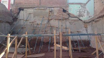la vecina volvio a su casa con peligro de derrumbe: asi esta el lugar en pleno centro