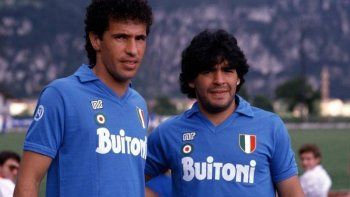 Maradona dejó un grupo de remeras de intercambio con otros grandes jugadores de fútbol y podrían costar una fortuna Maradona dejó un grupo de remeras de intercambio con otros grandes jugadores de fútbol y podrían costar una fortuna