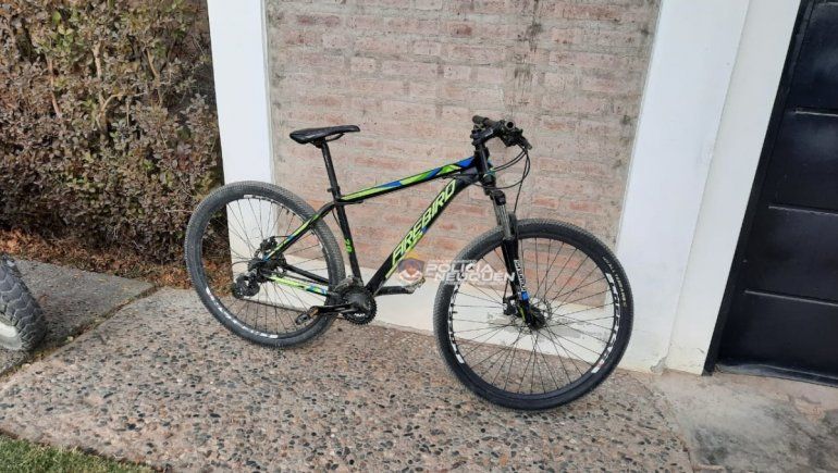 Detienen a un ladrón tras robar una bicicleta de un comercio