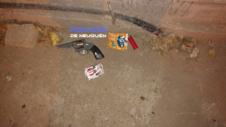 A punta de pistola, asaltó a dos mujeres que esperaban el colectivo