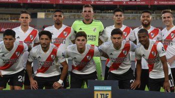 River deberá presentar un equipo nuevo por los casos de Covid. River deberá presentar un equipo nuevo por los casos de Covid.