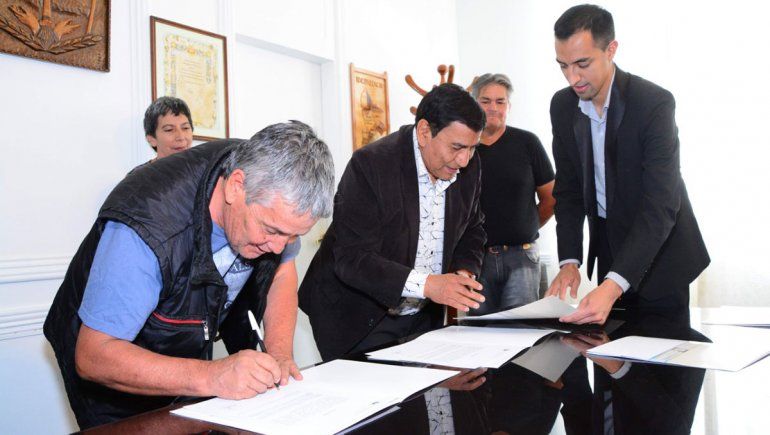 Cutral Co acordó un bono navideño para municipales y empleados transitorios