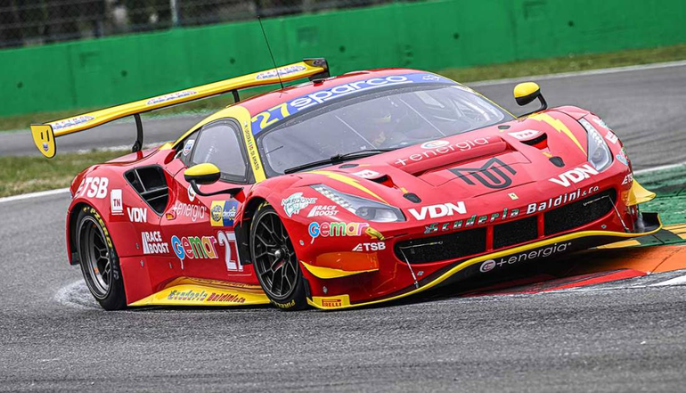 Lujosa Ferrari y pinta de campeón, cómo le fue a Urcera en Italia