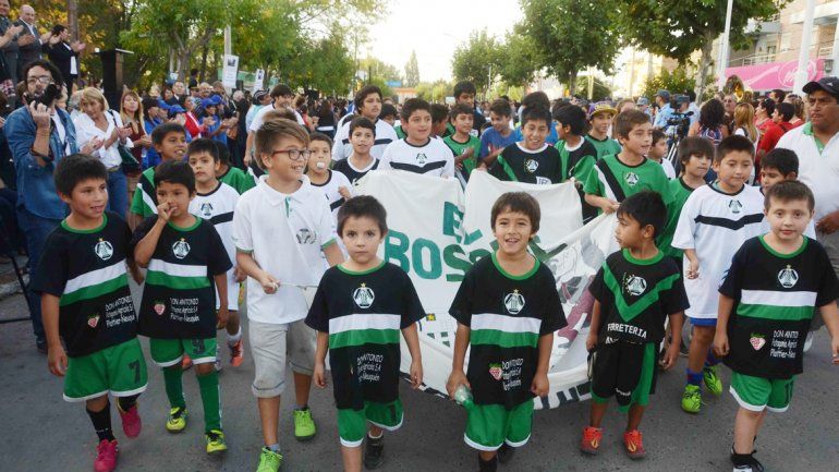 El gobernador Gutiérrez y el intendente Peressini presidieron el acto. Los vecinos&nbsp; tuvieron su día de festejo.