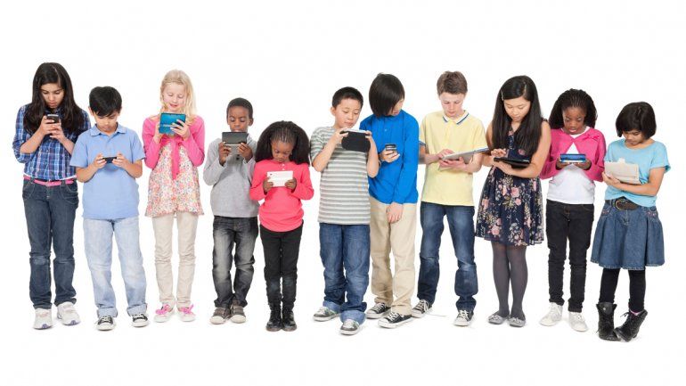 La tecno encierra a los niños y no les permite disfrutar del aire libre.