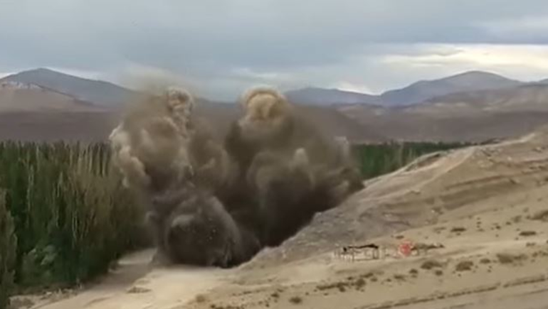 Así dinamitaban el cerro de la Virgen para hacer la Ruta 43